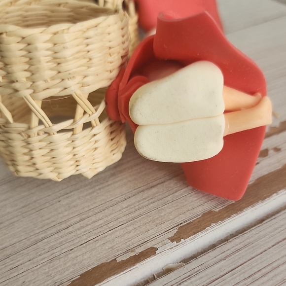 Charming Indigenous ArtesanalNapkin Holders Figurine Set with Woven Baskets. - Picture 10 of 12